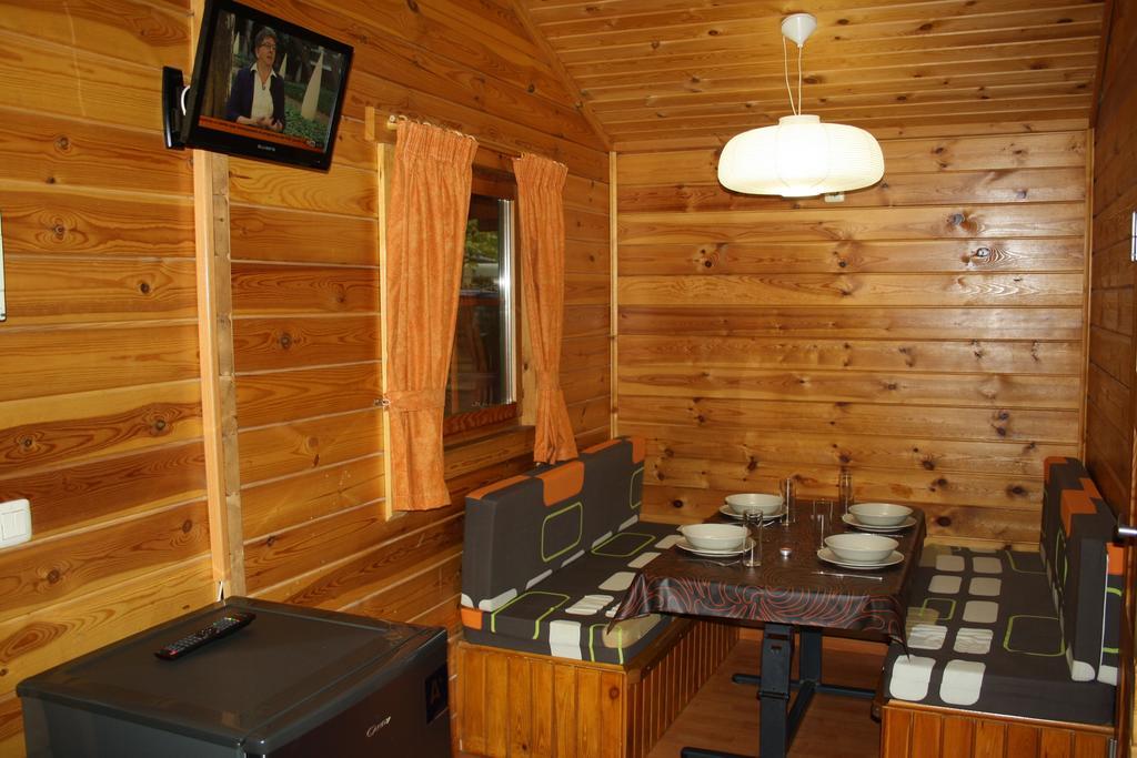 Bungalows Conca De Ter Vilallonga de Ter Pokoj fotografie