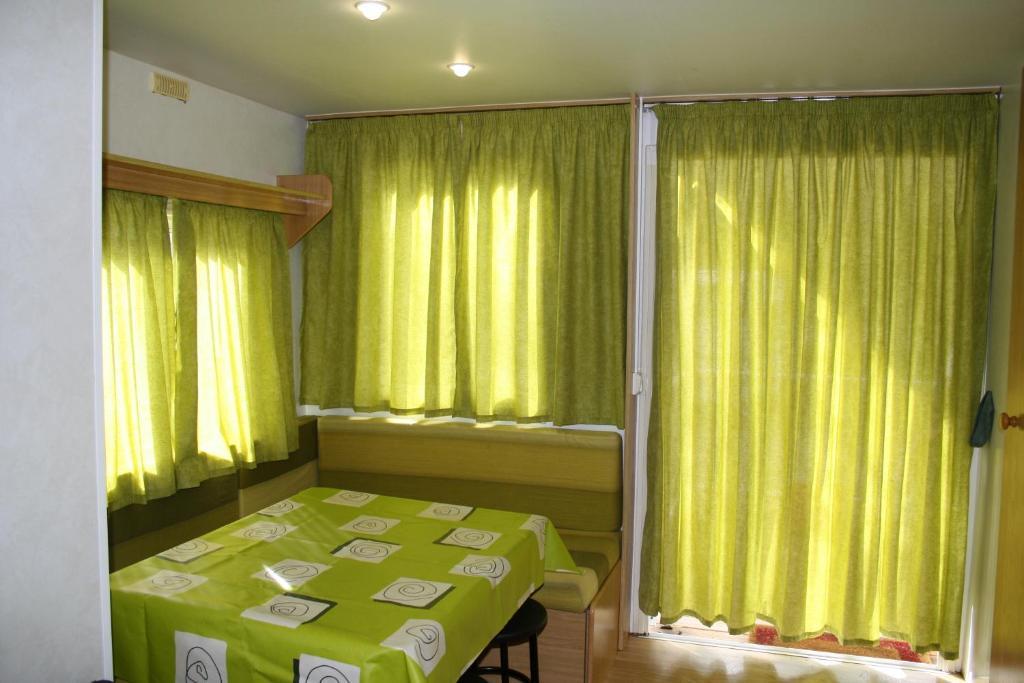 Bungalows Conca De Ter Vilallonga de Ter Pokoj fotografie